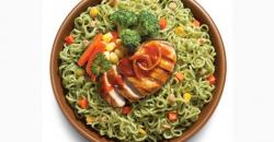 Mencicipi Mi Sehat Terbuat dari Brokoli, Lezat Ada Toping Jagung dan Wortel