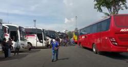 Video H-2 Larangan Mudik, Penumpang Terminal Tanjung Priok Terpantau Sepi