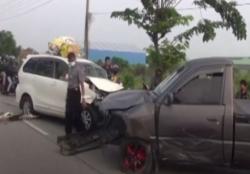 Video Evakuasi Dramatis Pengemudi Terjepit Mobil Bak Terbuka di Pulogadung 
