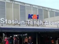 Video Jam Operasional KRL Dibatasi pada 6-17 Mei 2021