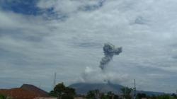 Gunung Sinabung Erupsi, Semburkan Abu Vulkanis Sejauh 2.000 Meter