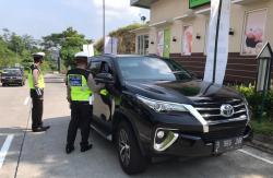 Terjaring Operasi di Rest Area Tol Semarang-Solo, 7 Pemudik Ini Langsung Dites Swab<
