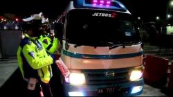 Larangan Mudik Hari Pertama, 892 Pemudik Diputar Balik di Cirebon<