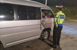 Lolos dari Tol Pejagan Brebes, 9 Mobil Travel Diadang di Tol Kalikangkung Semarang<