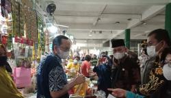 Pantau Harga Sembako, Bupati dan Wabup Bangka Tengah Sidak Pasar Modern Koba