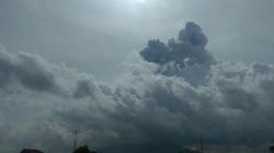 Gunung Sinabung Erupsi, Semburkan Abu Vulkanis Setinggi 3 Km<