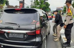 Hari Kedua Larangan Mudik, Ratusan Kendaraan Terjaring Di Pos Penyekatan Tempel Sleman<