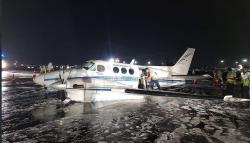  Roda Lepas, Pesawat Angkut Pasien Mendarat Pakai Badan