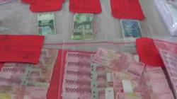 Ibu Rumah Tangga di Banyuwangi Produksi Uang Palsu untuk Angpao Lebaran 