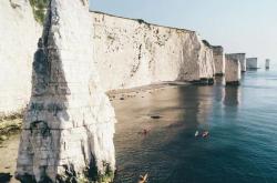 Ajaib! Turis Ini Lolos dari Maut usai Jatuh dari Tebing Setinggi 37 Meter