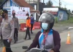 Video Cat Kaca Helm Menyerupai Masker Sulbar Pemotor Kelabui Petugas 