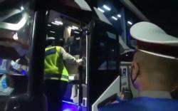 2 Bus Sarat Pemudik Tujuan Jawa Tengah Diputar Balik di Cileunyi Bandung<