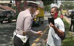 Dipaksa Putar Balik, Sopir Travel Protes di Perbatasan Palembang <