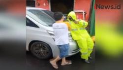 Video Oknum Anggota DPRD Maluku Utara Nekat Tabrak Polisi