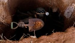 Longsor Batu di Tambang Emas Terbesar Rusia, Belasan Penambang Terjebak Reruntuhan