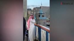 Video Viral Pria Kumandangkan Azan di London Tower Bridge