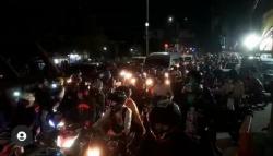 Viral, Check Point di Karawang Jadi Lautan Pemudik, Netizen: Jebol juga <