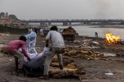 Jenazah Covid-19 Dibuang ke Sungai, Keluarga Tak Punya Biaya untuk Kremasi