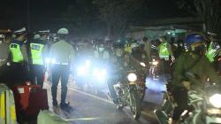 Jebol Lagi, Pemudik Terobos Pos Penyekatan Kedungwaringin