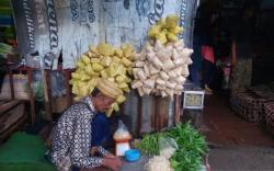Sambut Lebaran, Warga Palembang Mulai Memburu Ketupat<