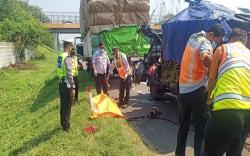 Pikap Tabrak Truk di Tol Tangerang-Merak, 2 Orang Tewas Terjepit