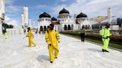  Tak Ada Pengaturan Jarak saat Salat Tarawih di Masjid Raya Baiturrahman 