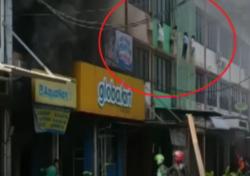 Video Dramatis Penghuni Selamatkan Diri saat Ruko Binatu dan Kos Terbakar