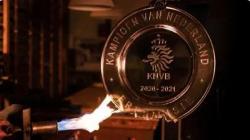 Keren Abis! Ajax Hancurkan Trofi Liga Belanda untuk Dibagi ke 42.000 Fans