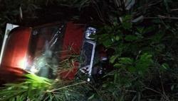  Mobil Boks Masuk Jurang di Cianjur, Sopir Tewas akibat Tergencet Bodi Kendaraan<