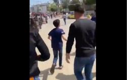 Sambil Berlari, Bocah Palestina Menangis Pilu Iringi Pemakaman Ayah yang Dibunuh Israel di Gaza