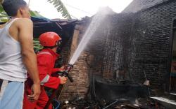 Rumah Warga di Cilacap Kebakaraan saat Ditinggal Pemilik Sholat Idul Fitri