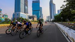 Menikmati Suasana Sepi Kota Jakarta dengan Bersepeda