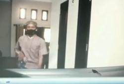 Viral, Komplotan Maling Berbaju Koko dan Berpeci Bobol Rumah di Bandung