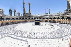 Sholat Jumat di Masjid Haram dan Masjid Nabawi, Jamaah Ikuti Prokes yang Ketat<