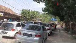 Video Jalur Alternatif Menuju Pantai Anyer Macet Lebih dari 2 Km