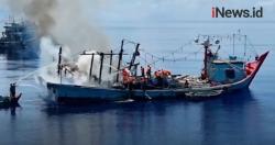 Video KM Sinar Mas Mengalami Kebakaran Hebat, TNI AL Selamatkan 27 ABK