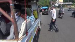 70 Mobil Pikap Bawa Wisatawan di Purwakarta Diputar Balik ke Daerah Asal<