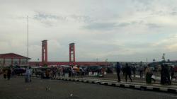 Pengunjung dan PKL Diusir dari Benteng Kuto Besak Palembang<
