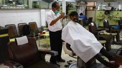 Potret Pangkas Rambut Tertua di Malang, Bediri Sejak Tahun 1965