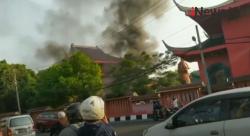 Video Rumah Lilin Kelenteng Sam Poo Kong di Semarang Terbakar
