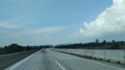  Jelang Libur Nataru, Arus di Tol Trans Sumatera Lampung Masih Sepi