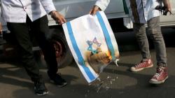 Aksi Bakar Bendera Israel di Kedubes AS