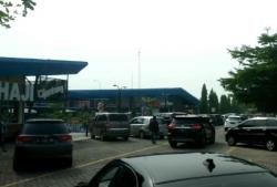 Video Hari Pertama usai Larangan Mudik, Arus Lalin Tol Cipali Ramai Lancar<