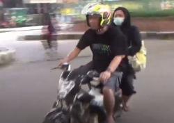 Video Pasangan Muda Mudi Nyaris Tabrak Petugas saat Kabur Razia Masker di Jakpus