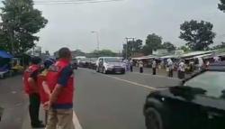  Rombongan Bupati dan Wabup Cianjur Disambut Warga, Netizen : Bikin Macet Pak!<