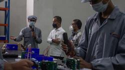 Melihat Siswa SMK-SMTI Yogyakarta Rakit Alat Deteksi Covid-19