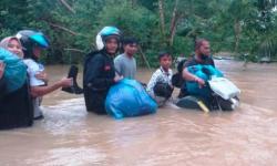 Terdampak Banjir, 128 Keluarga di Simeulue Dievakuasi Petugas