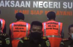 Video Kejari Sumba Timur Tetapkan 5 ASN Sebagai Tersangka