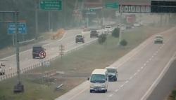 Ribuan Pemudik Kembali ke Jakarta, Lalu Lintas Tol Cipali Cirebon Padat di H+5 Lebaran <