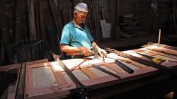 Perajin Mebel di Dumai Kesulitan Dapat Bahan Baku Kayu